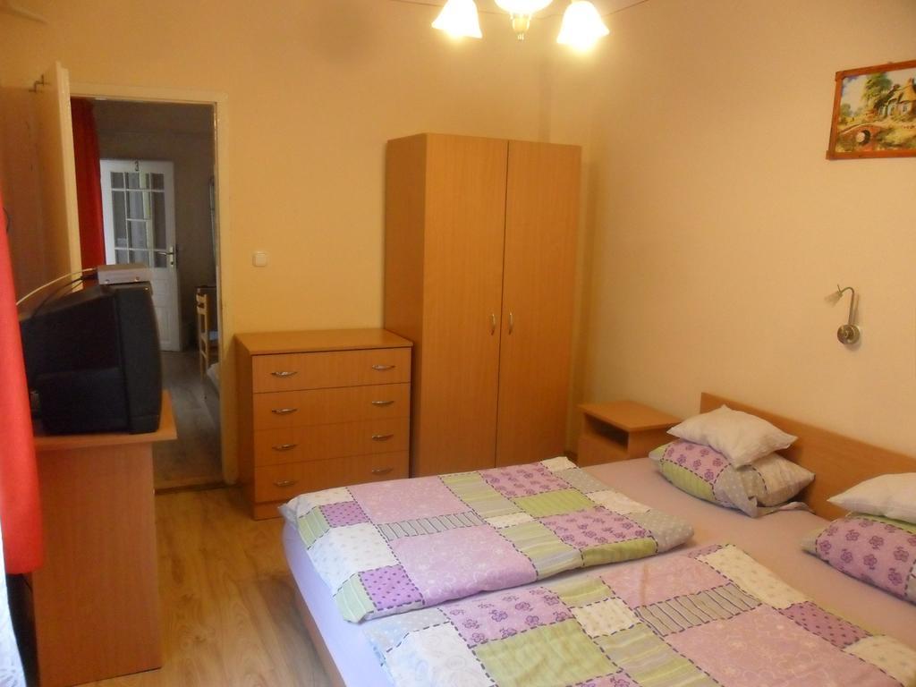 Pallósi Ház A Sárvár Habitación foto