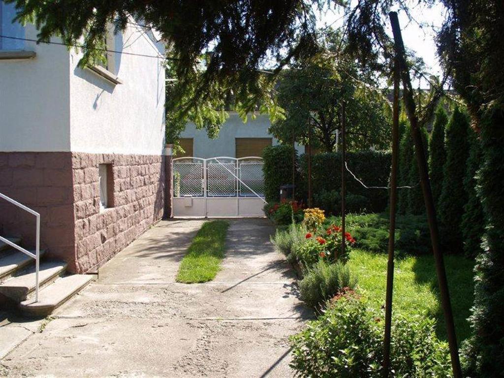 Pallósi Ház A Sárvár Exterior foto